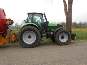 Dikke Deutz-Fahr 210 voor Loonbedrijf Gebr Te Bokkel