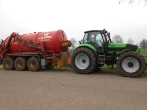 Dikke Deutz-Fahr 210 voor Loonbedrijf Gebr Te Bokkel