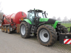 Dikke Deutz-Fahr 210 voor Loonbedrijf Gebr Te Bokkel