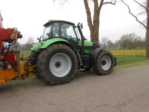 Dikke Deutz-Fahr 210 voor Loonbedrijf Gebr Te Bokkel