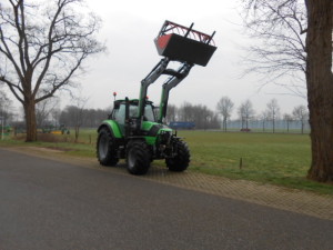 Deutz-Fahr 6140 met een Quicke frontlader afgeleverd