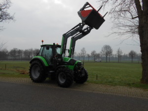 Deutz-Fahr 6140 met een Quicke frontlader afgeleverd