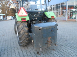 Deutz-Fahr tractor met voorlader en diverse werktuigen afgeleverd