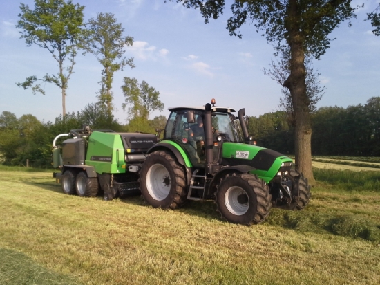 Deutz-Fahr rondebalen pers