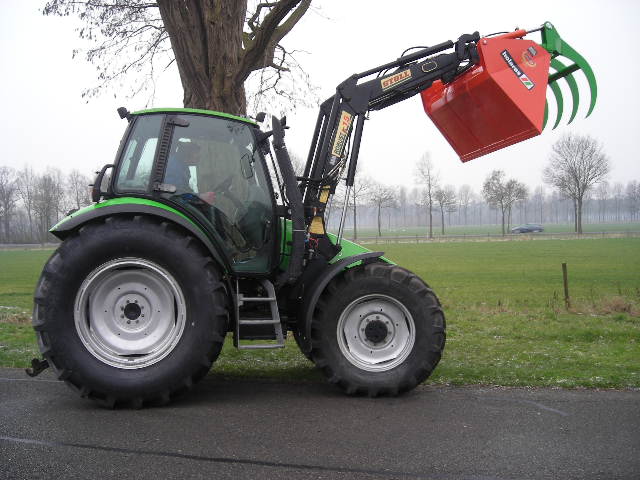 Afgeleverd Agrotron 90 met kroko bak