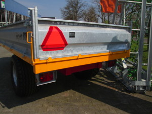 Nieuwe kiepwagen afgeleverd