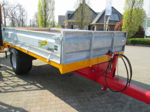 Nieuwe kiepwagen afgeleverd