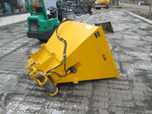 Gebruikte Mini shovel met diverse werktuigen afgeleverd