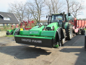 Gebruikte Deutz-Fahr Agrotron 150 met nieuwe Deutz-Fahr XF maaier afgeleverd