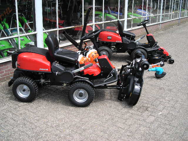 Afgeleverd Tuin en park machines