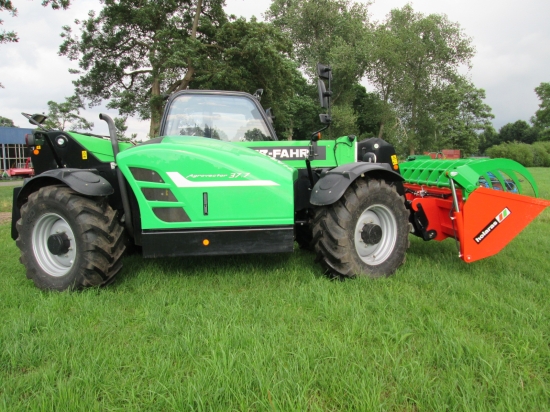 Demo Deutz-Fahr verreiker met Holaras 